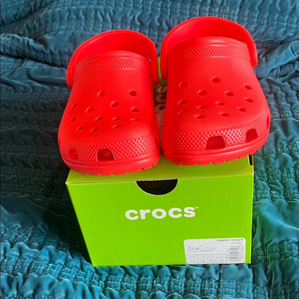 CROCS Kids Vibrant Red Water Shoes - Picture 3 of 4